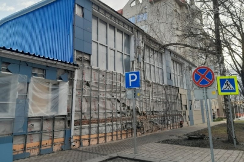Возле Центрального парка разрушен спортцентр 