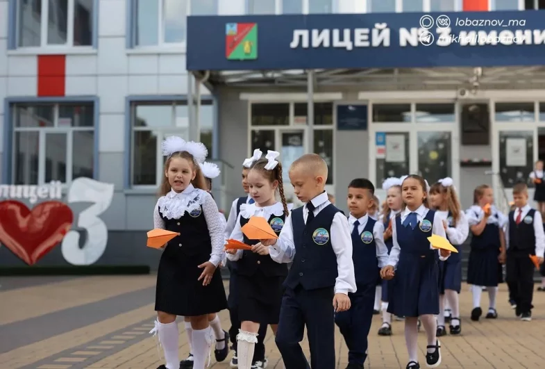 Первый раз в первый класс - в лицей № 3 имени С. П. Угаровой в Старом Осколе.